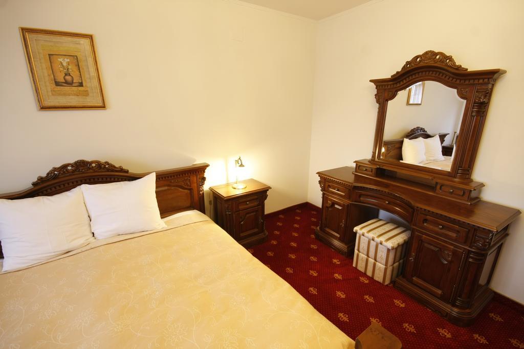 Hotel Slavia Salonta Exteriér fotografie