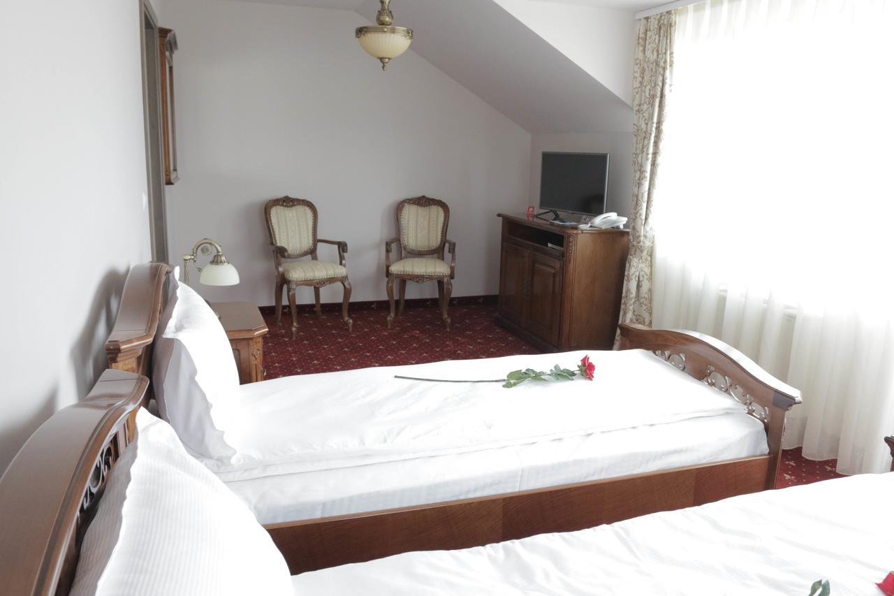 Hotel Slavia Salonta Exteriér fotografie