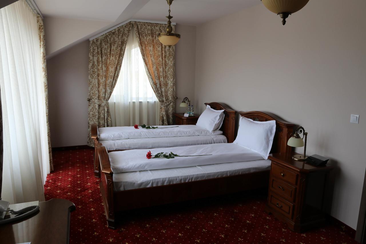 Hotel Slavia Salonta Exteriér fotografie