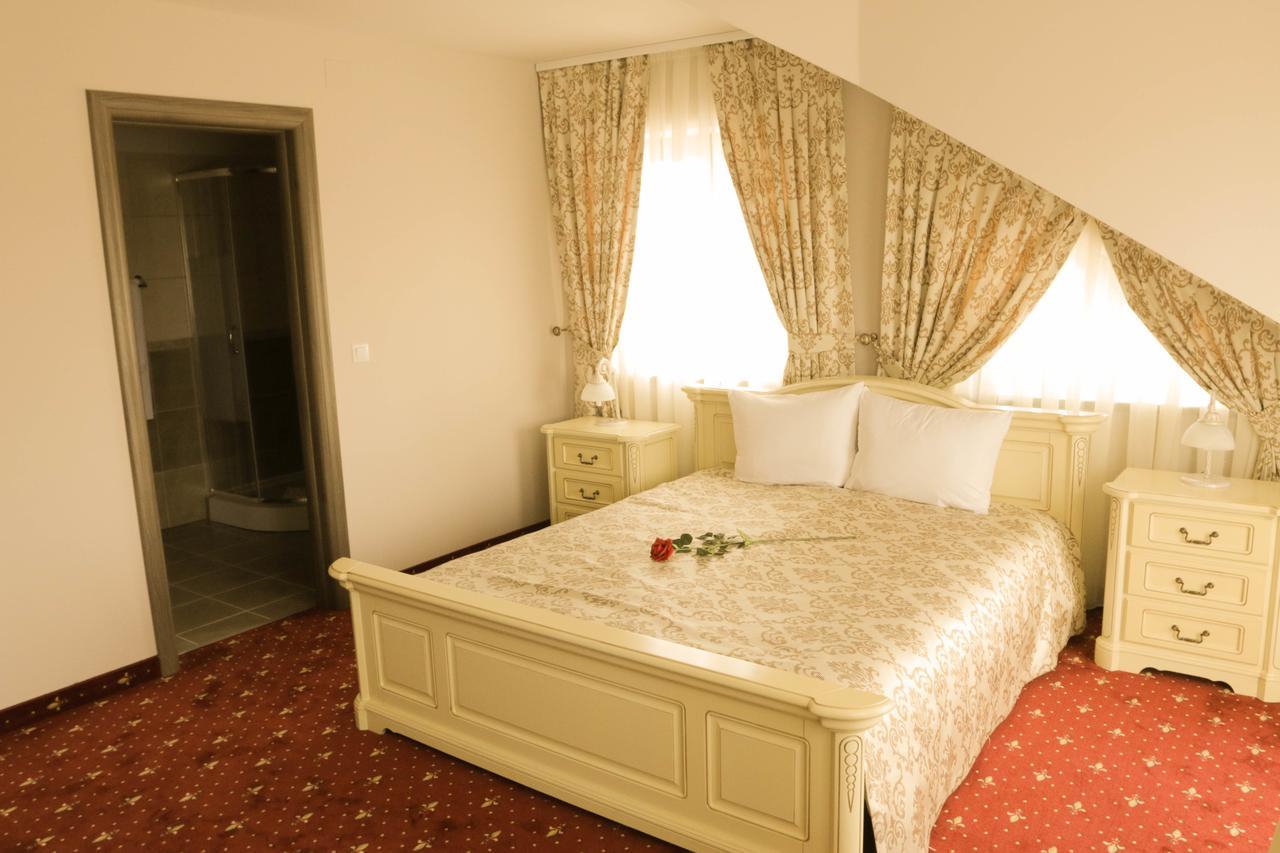 Hotel Slavia Salonta Exteriér fotografie