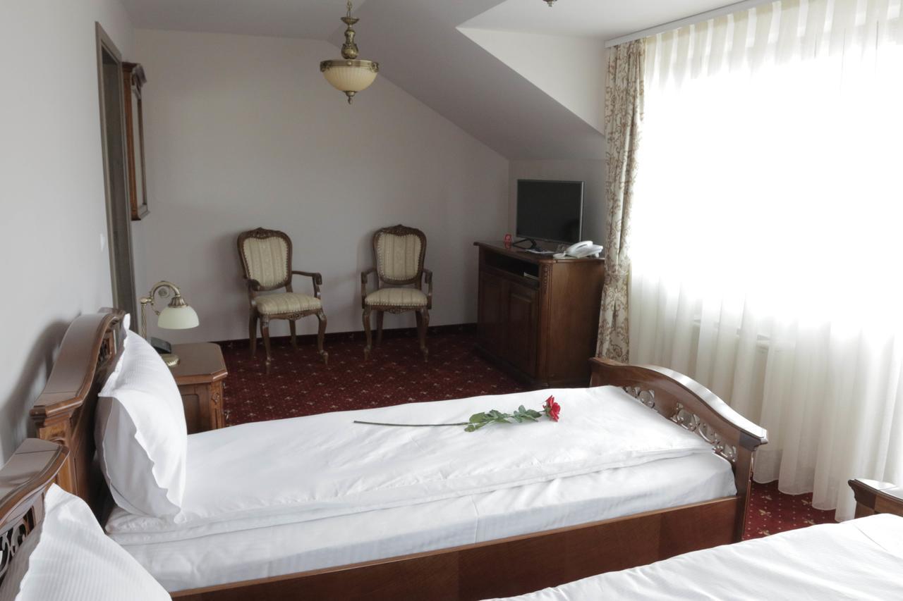 Hotel Slavia Salonta Exteriér fotografie